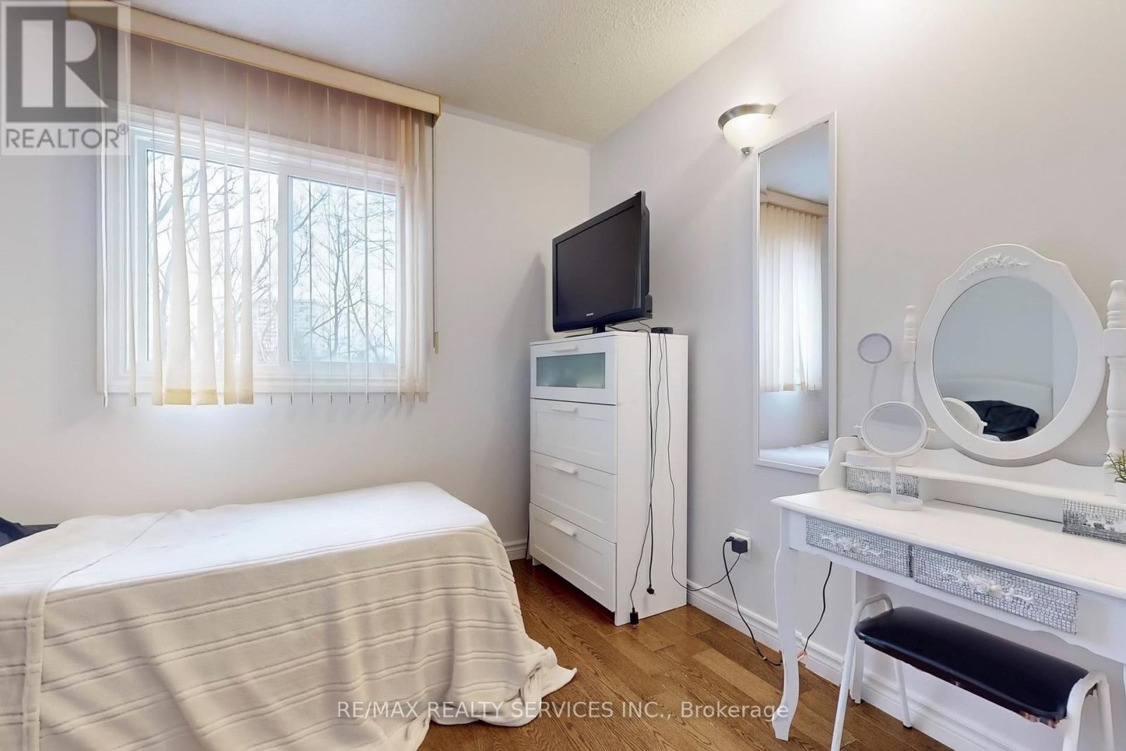 28 Heathcliffe Square, Brampton (Central Park), Ontario  L6S 5P7 - Photo 27 - W12133583