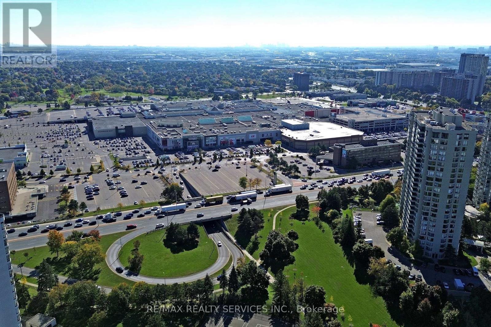 28 Heathcliffe Square, Brampton (Central Park), Ontario  L6S 5P7 - Photo 46 - W12133583