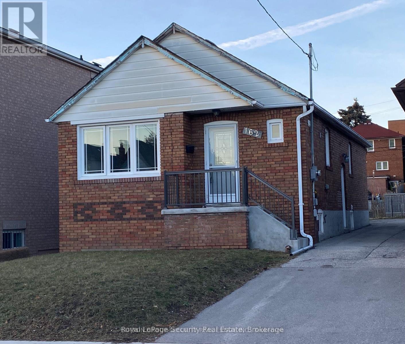 162 DONALD AVENUE, Toronto, Ontario