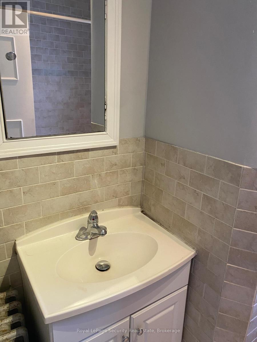 162 Donald Avenue, Toronto, Ontario  M6M 1K4 - Photo 22 - W12133585