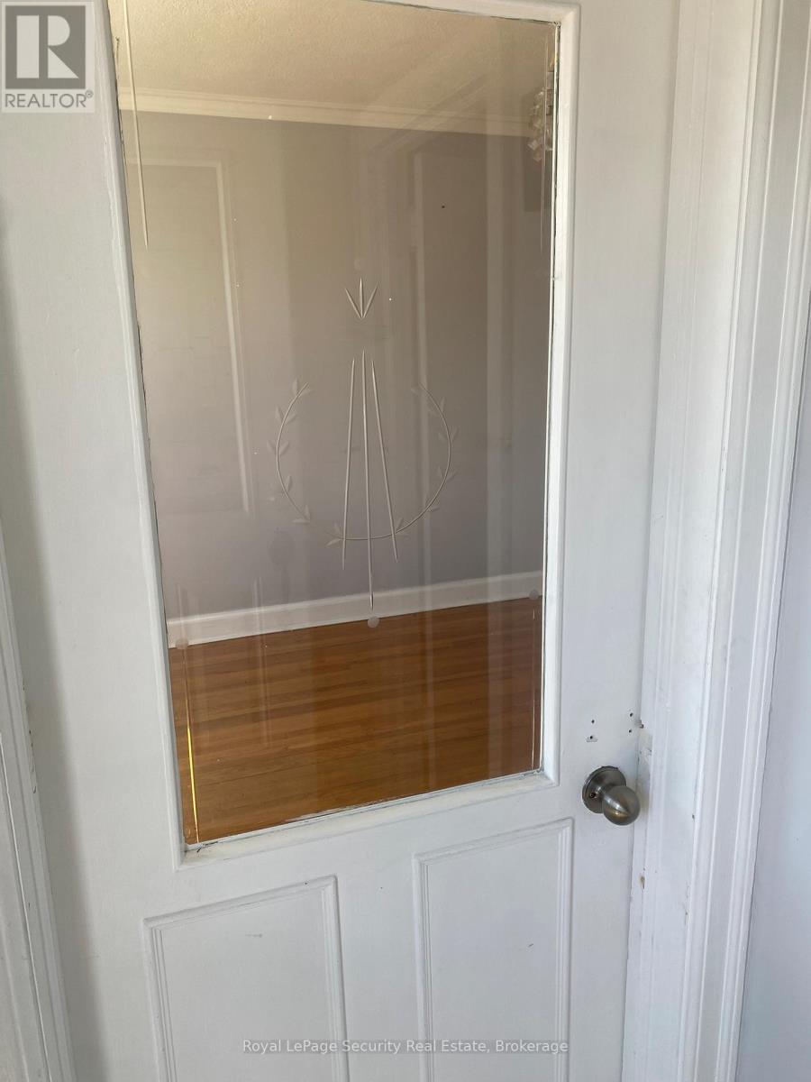 162 Donald Avenue, Toronto, Ontario  M6M 1K4 - Photo 6 - W12133585