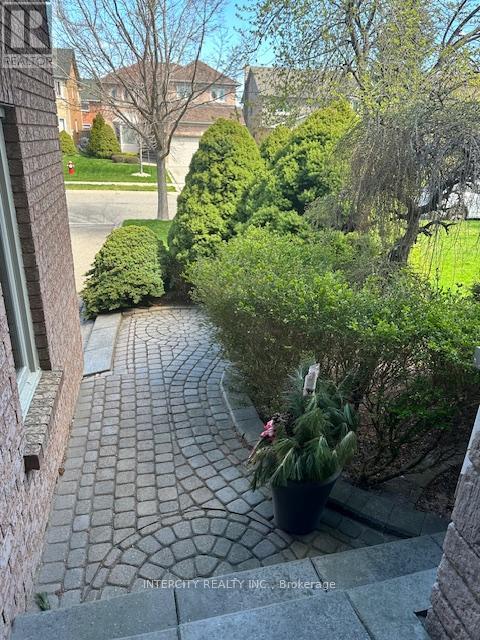 3 Himalaya Street, Brampton, Ontario  L6R 1J4 - Photo 3 - W12133592