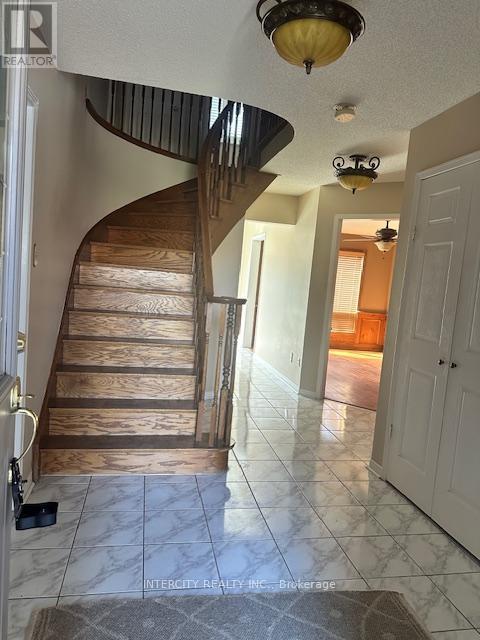 3 Himalaya Street, Brampton, Ontario  L6R 1J4 - Photo 4 - W12133592