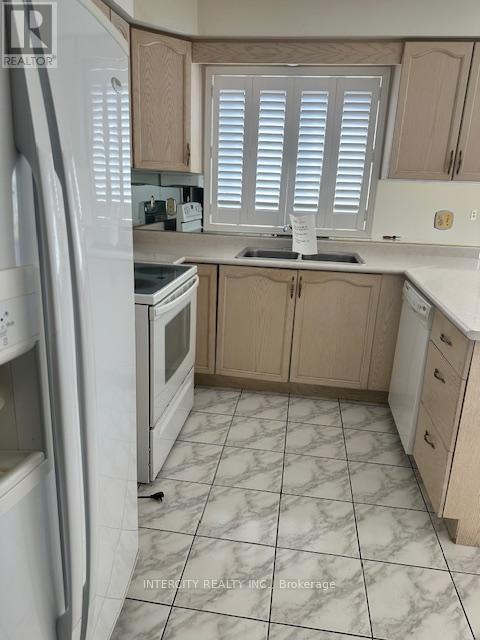 3 Himalaya Street, Brampton, Ontario  L6R 1J4 - Photo 8 - W12133592