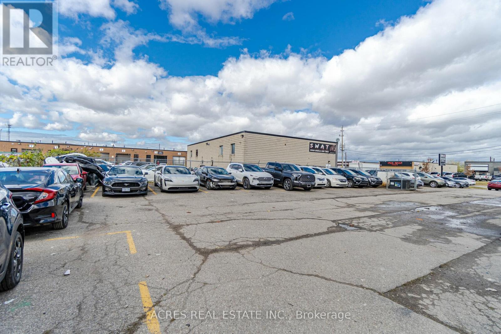 26 Bramsteele Road, Brampton, Ontario  L6W 1B3 - Photo 5 - W12133593