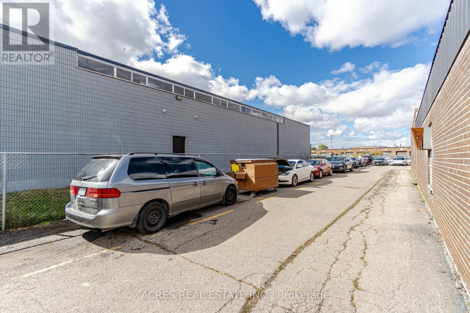 26 Bramsteele Road, Brampton, Ontario  L6W 1B3 - Photo 6 - W12133593