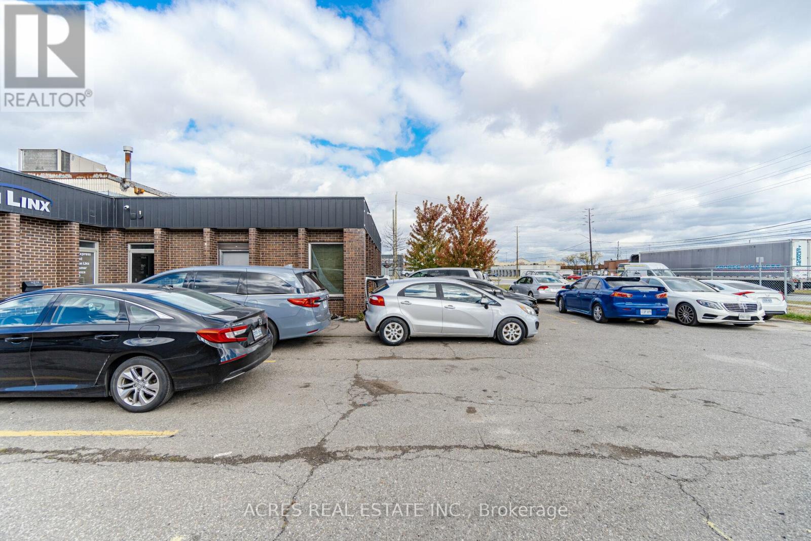 26 Bramsteele Road, Brampton, Ontario  L6W 1B3 - Photo 8 - W12133593