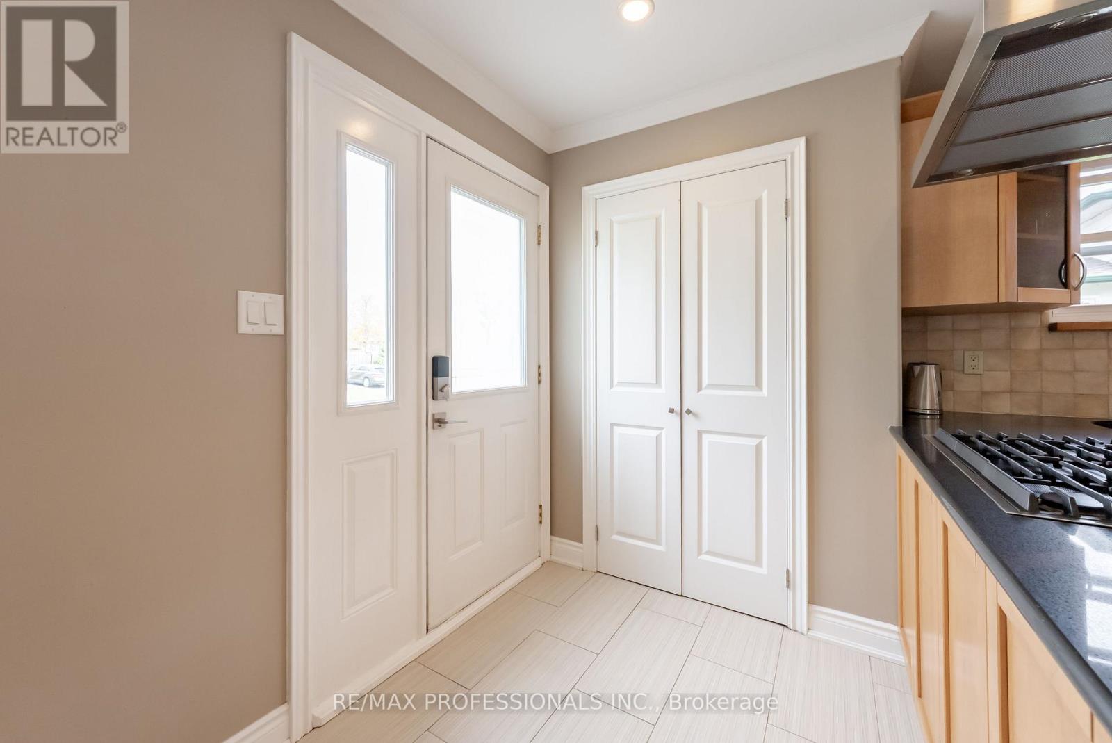 Property at 868 GOVERNORS COURT image 4