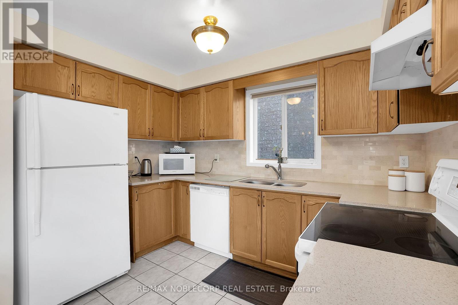 129 Queen Mary Drive, Brampton, Ontario  L7A 2R5 - Photo 14 - W12133613