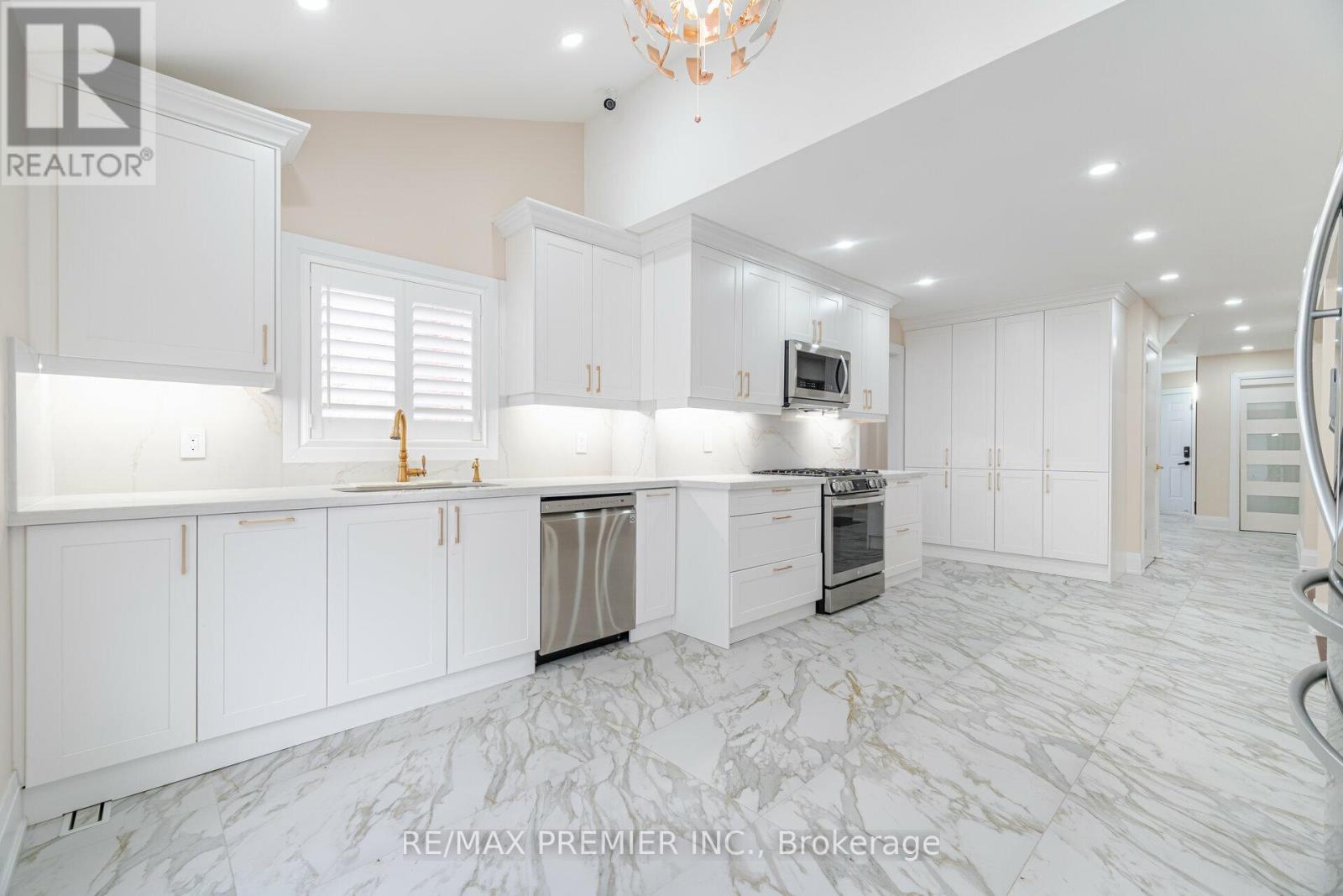 495 Fairview Road W, Mississauga, Ontario  L5B 3W7 - Photo 10 - W12133631