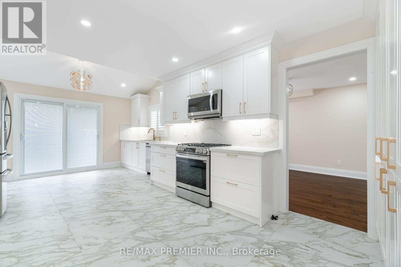 495 Fairview Road W, Mississauga, Ontario  L5B 3W7 - Photo 11 - W12133631