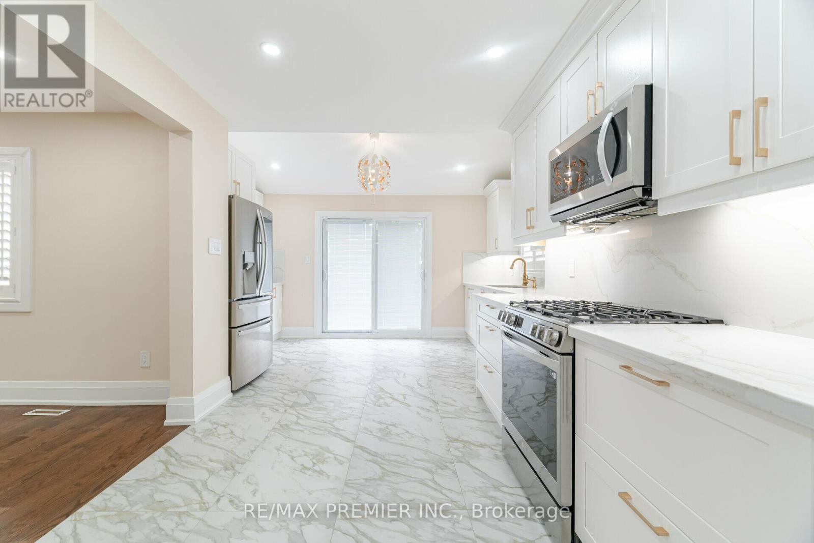 495 Fairview Road W, Mississauga, Ontario  L5B 3W7 - Photo 12 - W12133631