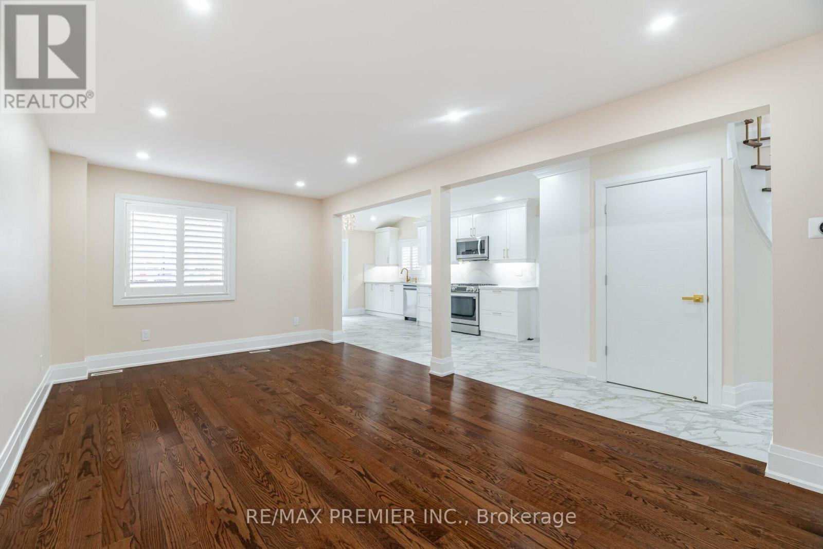 495 Fairview Road W, Mississauga, Ontario  L5B 3W7 - Photo 17 - W12133631