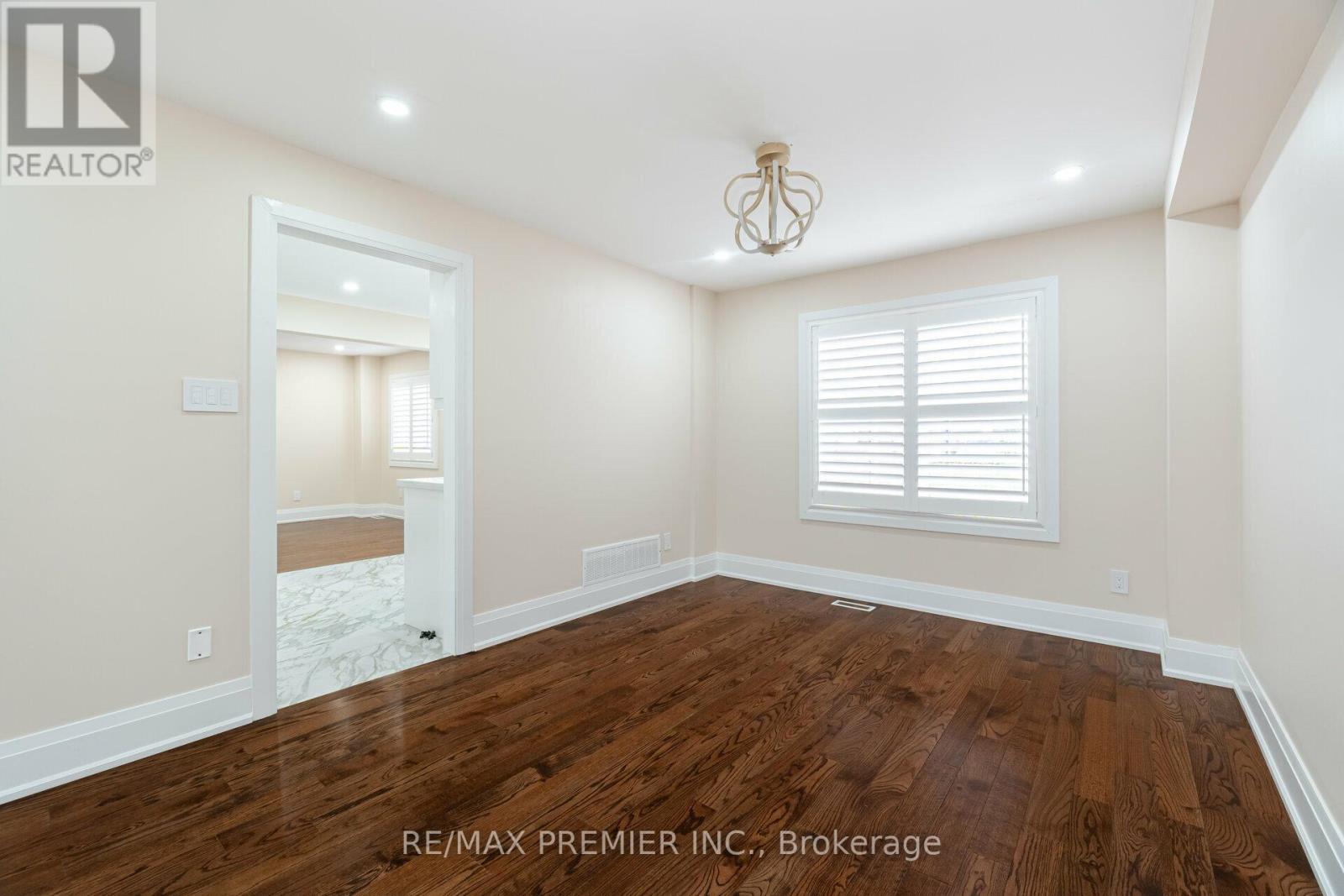 495 Fairview Road W, Mississauga, Ontario  L5B 3W7 - Photo 21 - W12133631