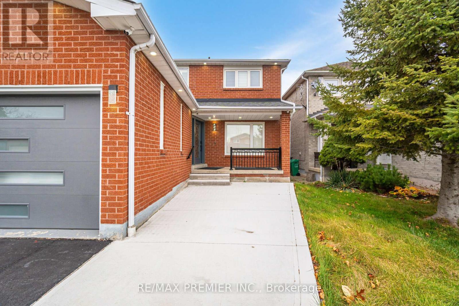 495 Fairview Road W, Mississauga, Ontario  L5B 3W7 - Photo 5 - W12133631