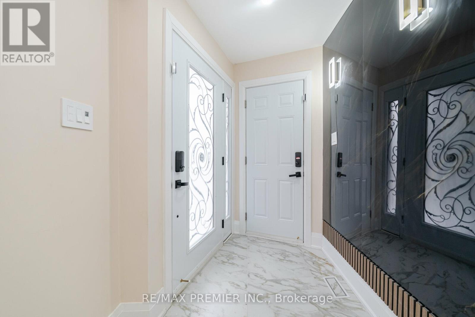 495 Fairview Road W, Mississauga, Ontario  L5B 3W7 - Photo 7 - W12133631