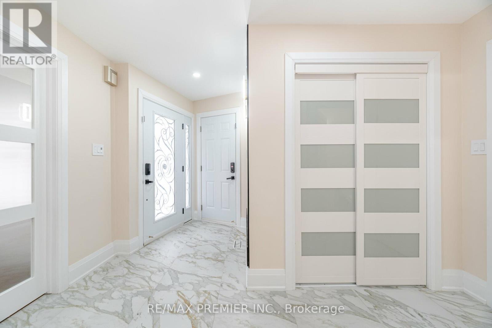 495 Fairview Road W, Mississauga, Ontario  L5B 3W7 - Photo 8 - W12133631