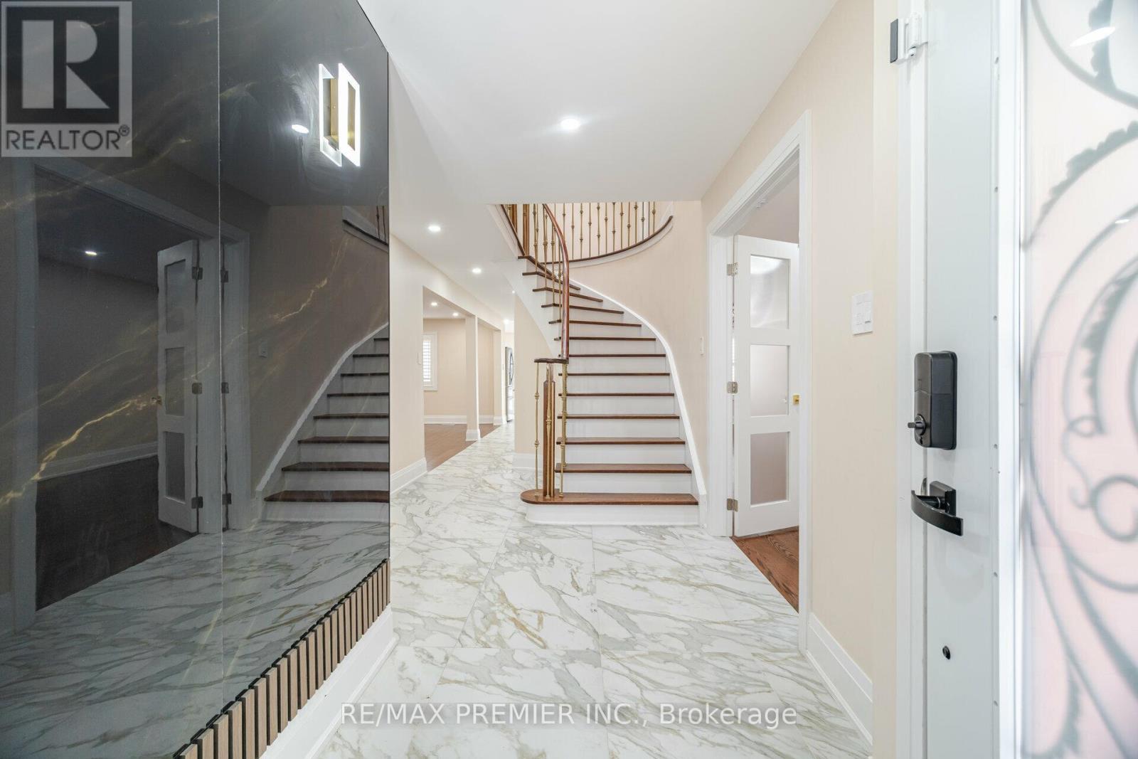 495 Fairview Road W, Mississauga, Ontario  L5B 3W7 - Photo 9 - W12133631