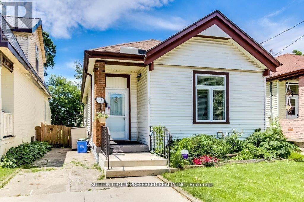 25 PEGLER STREET, London East, Ontario