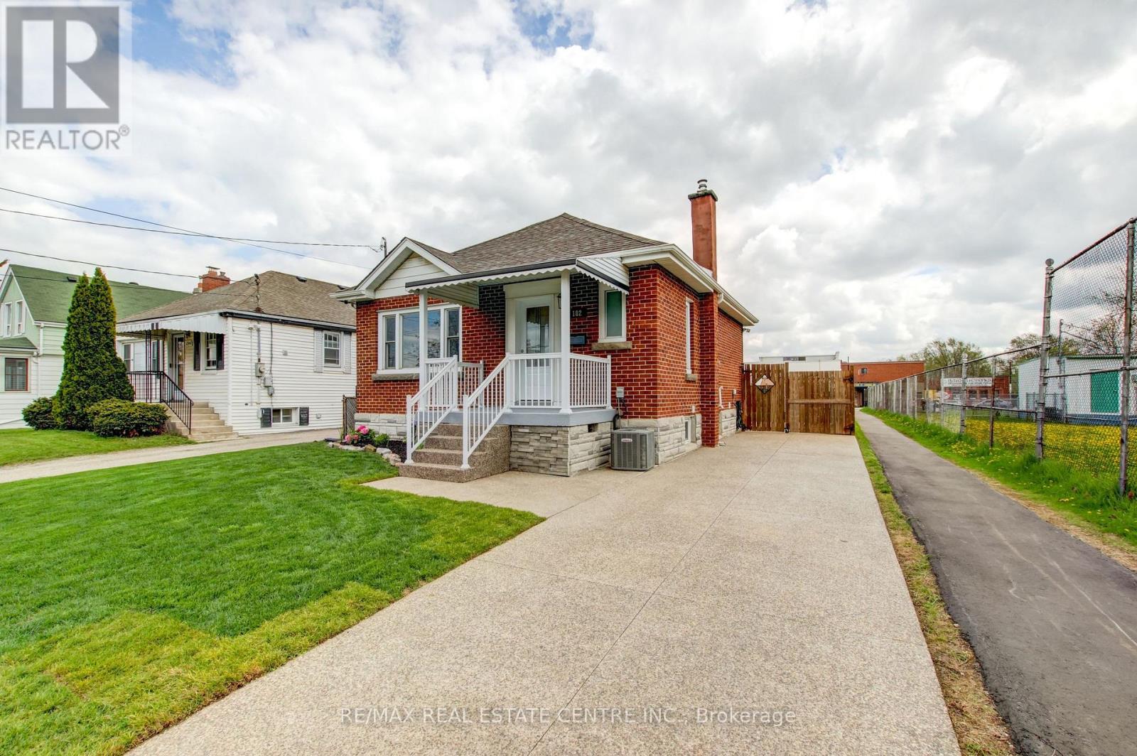 182 Glennie Avenue, Hamilton, Ontario  L8H 5W2 - Photo 5 - X12133371