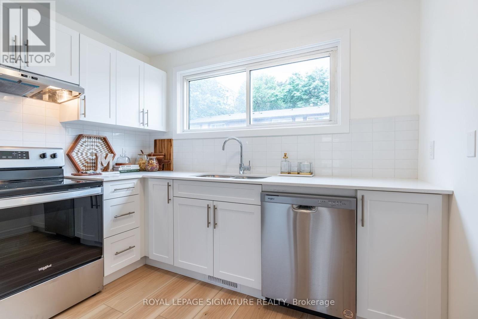 28 Woodman Drive N, Hamilton, Ontario  L8H 2M5 - Photo 9 - X12133428