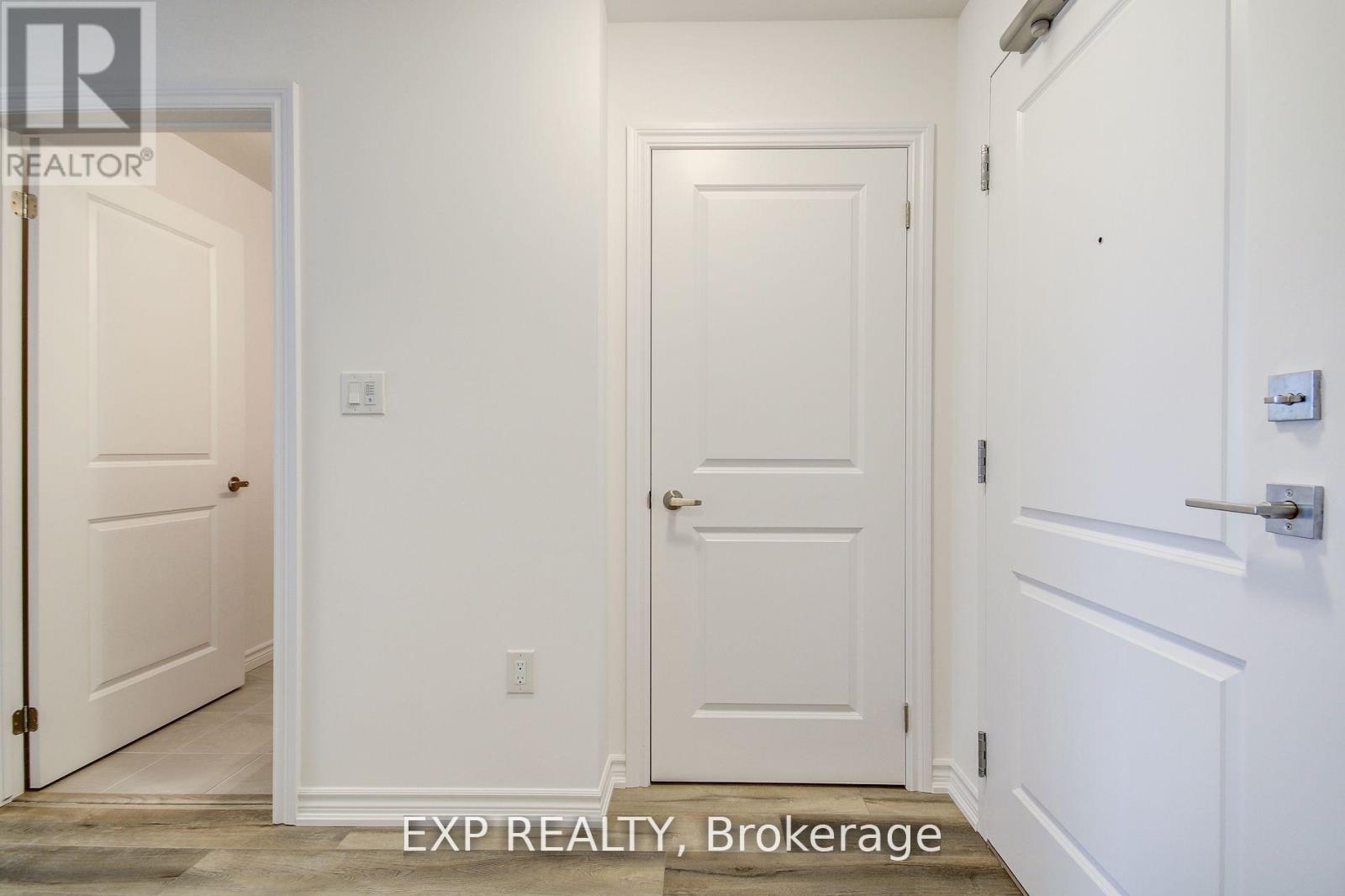 235 - 10 Mallard Trail E, Hamilton (Waterdown), Ontario  L8B 1V7 - Photo 5 - X12133451