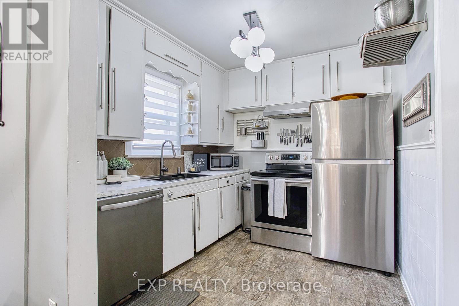 276 Mcalpine Avenue S, Welland, Ontario  L3B 1T9 - Photo 4 - X12133457