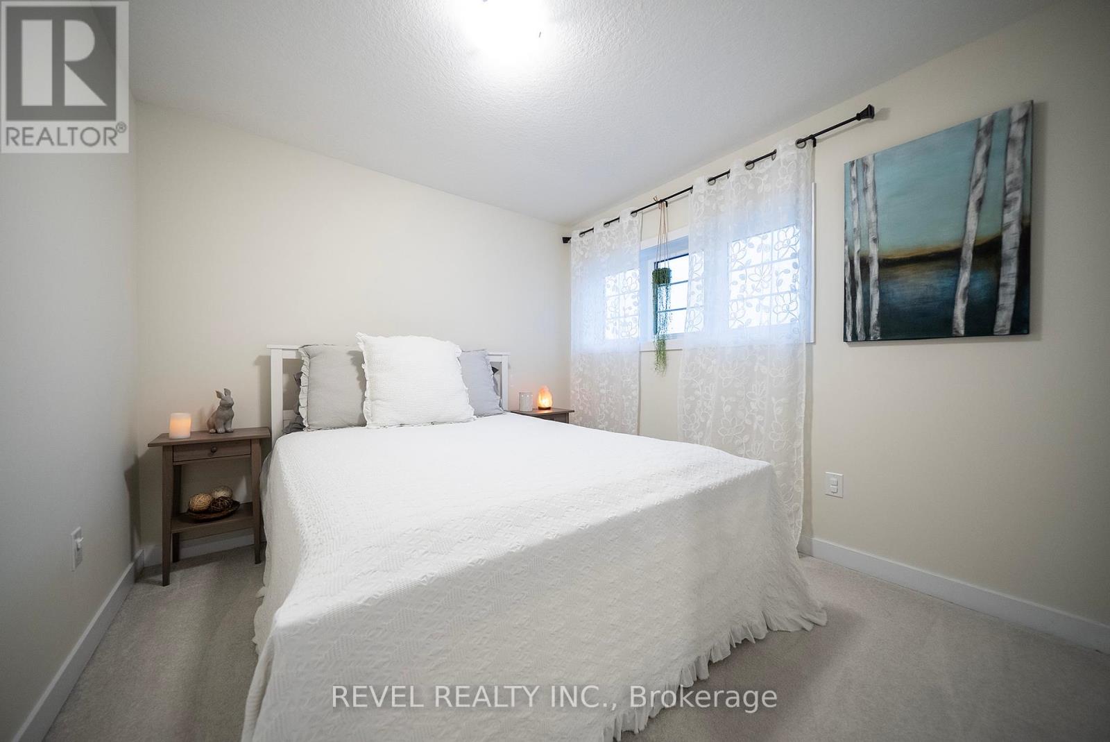 63 Santos Drive, Haldimand, Ontario  N3W 0H2 - Photo 23 - X12133464