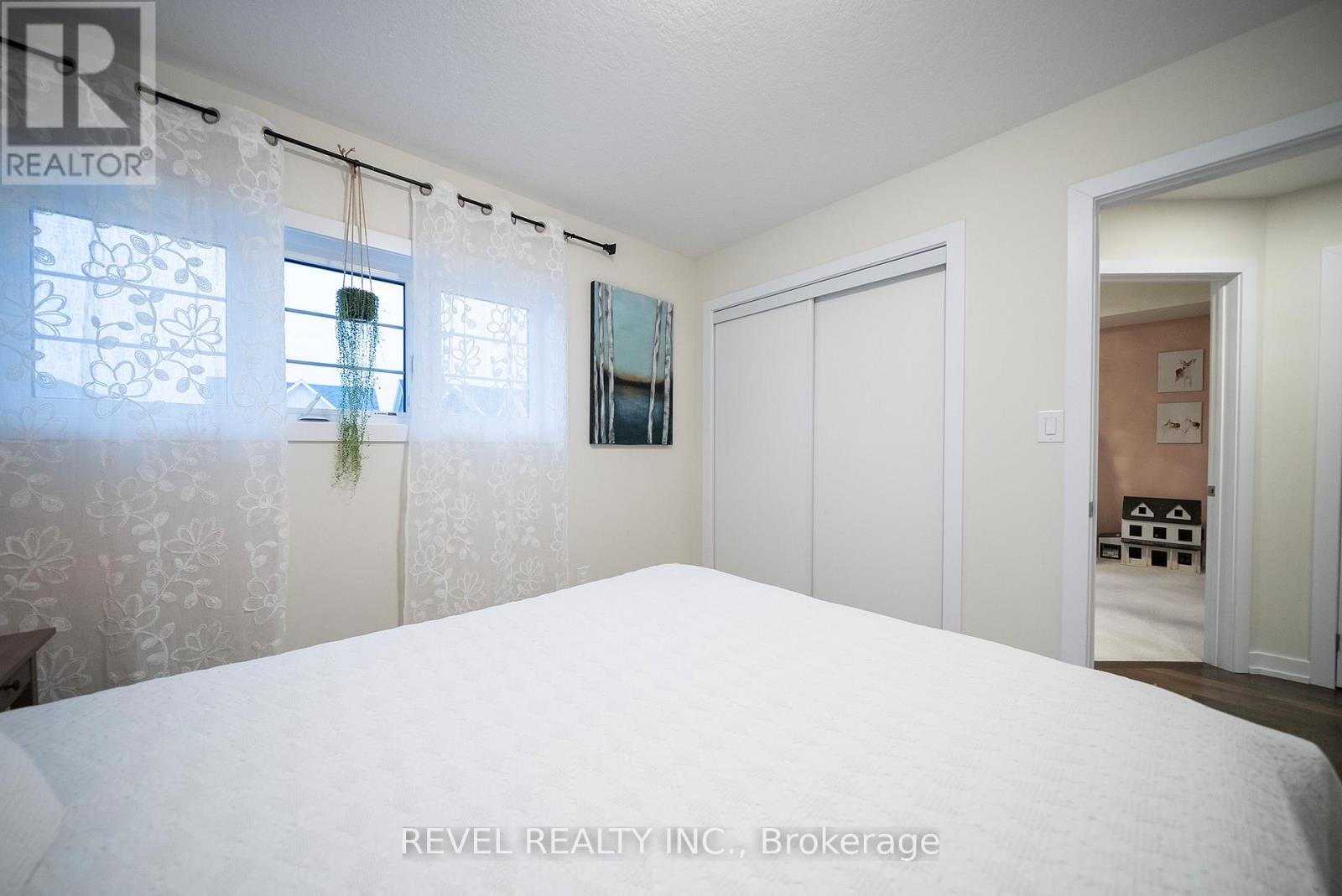 63 Santos Drive, Haldimand, Ontario  N3W 0H2 - Photo 24 - X12133464