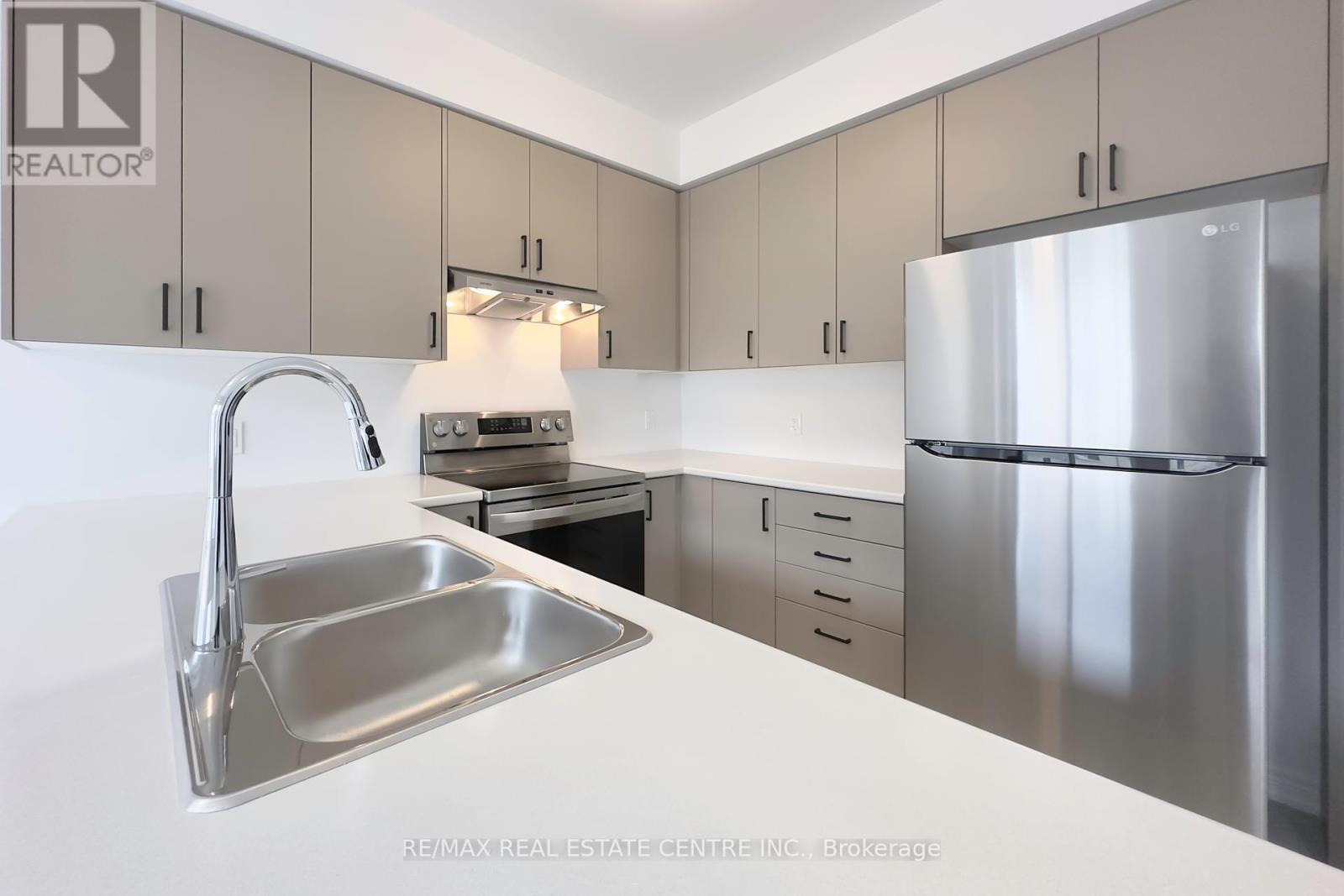 39 Prest Way, Centre Wellington, Ontario  N1M 0K4 - Photo 8 - X12133519