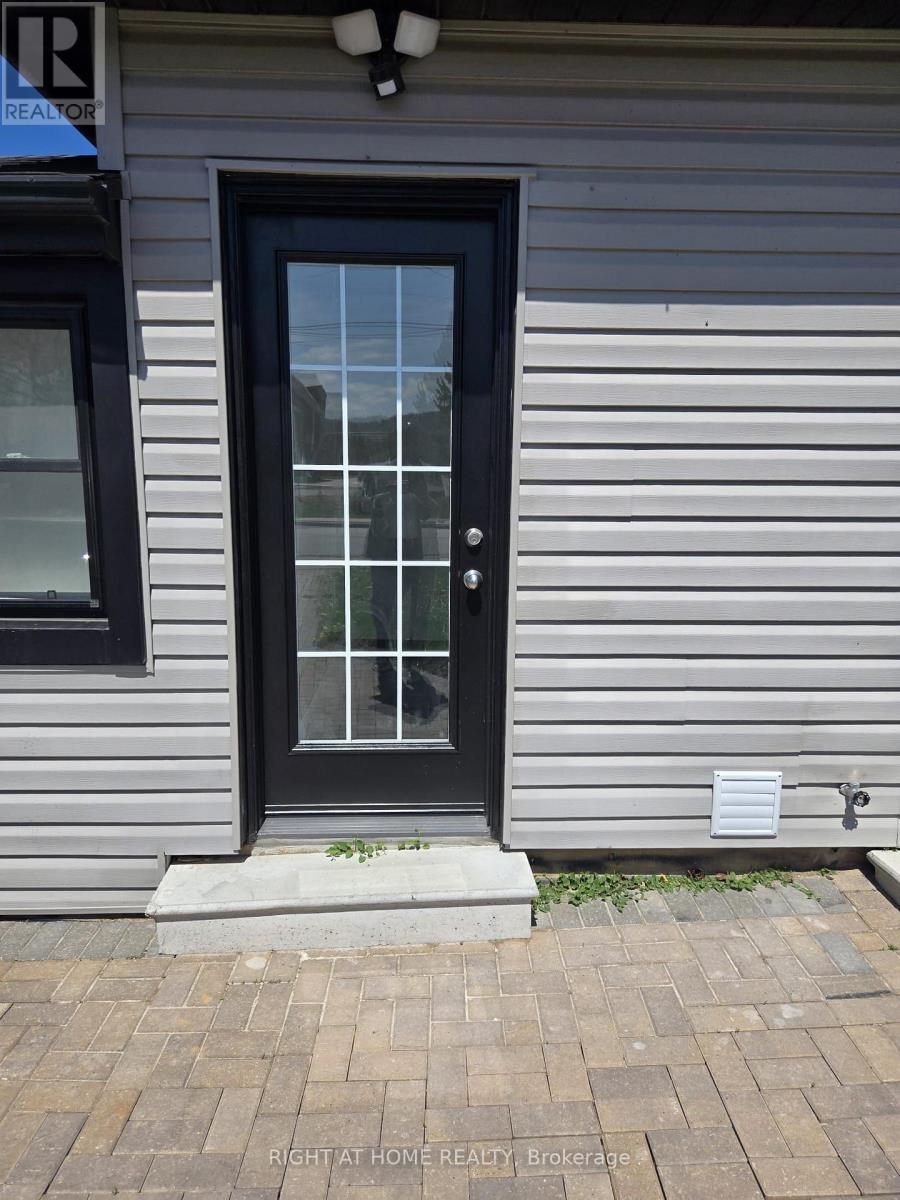 26 Olive Street Street, Grimsby (Grimsby Beach), Ontario  L3M 2B7 - Photo 6 - X12133553