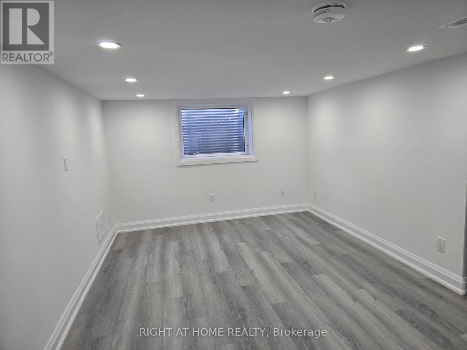 26 Olive Street Street, Grimsby, Ontario  L3M 2B7 - Photo 7 - X12133553