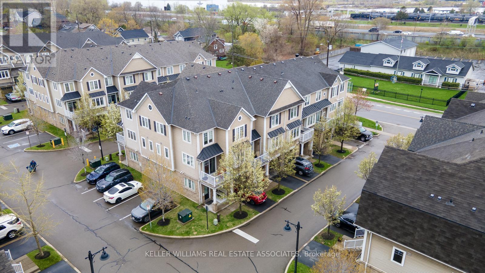 37 - 337 Beach Boulevard, Hamilton (Hamilton Beach), Ontario  L8H 6W4 - Photo 23 - X12133574