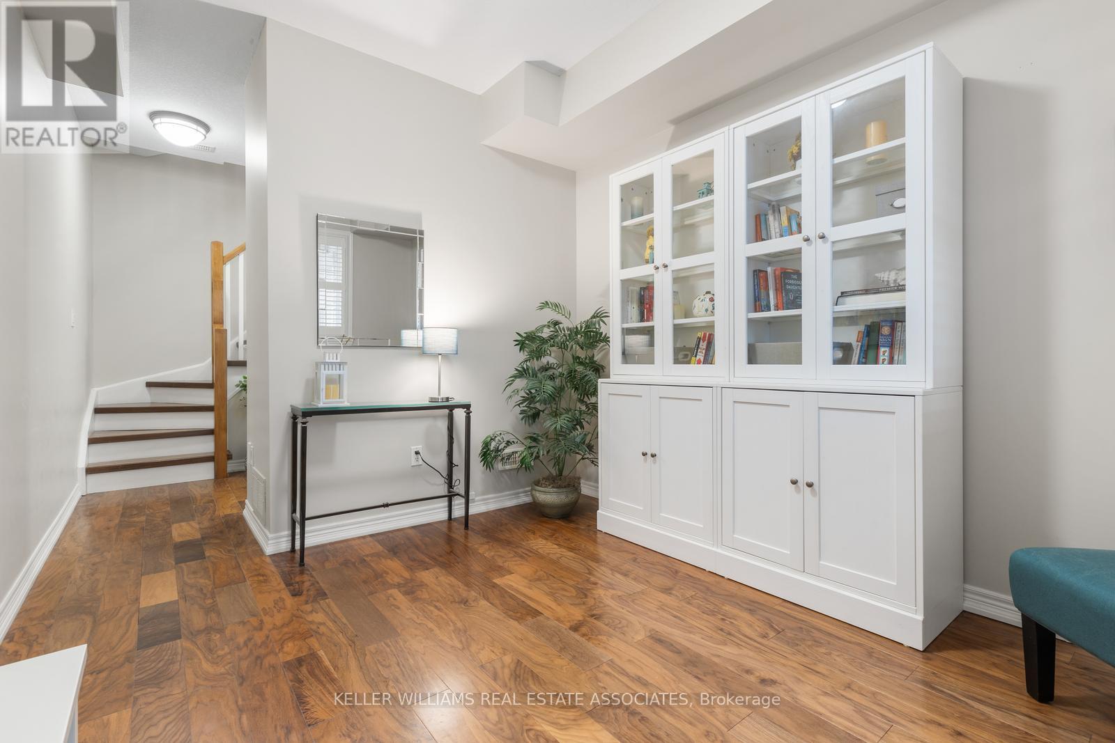 37 - 337 Beach Boulevard, Hamilton (Hamilton Beach), Ontario  L8H 6W4 - Photo 3 - X12133574