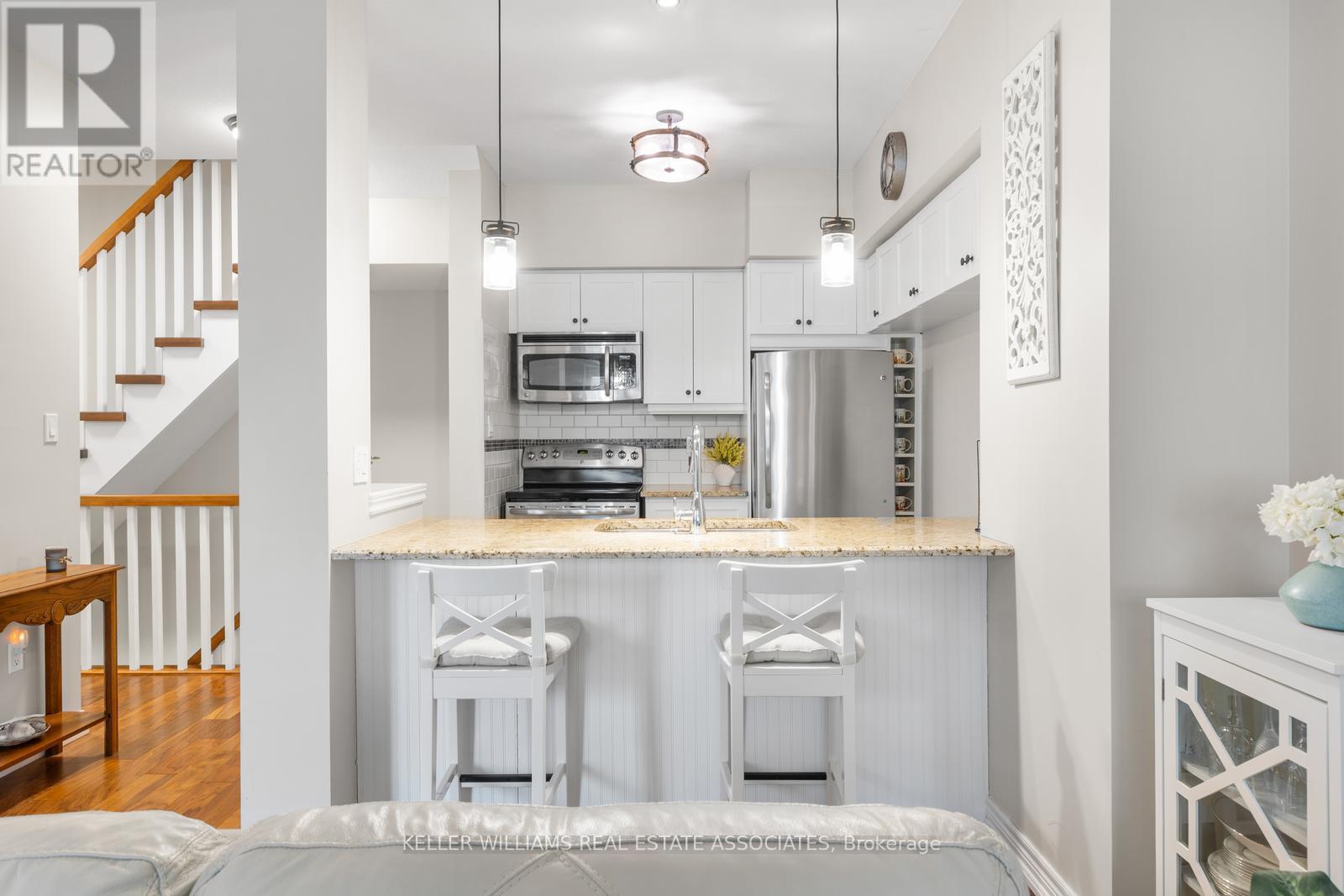 37 - 337 Beach Boulevard, Hamilton (Hamilton Beach), Ontario  L8H 6W4 - Photo 8 - X12133574