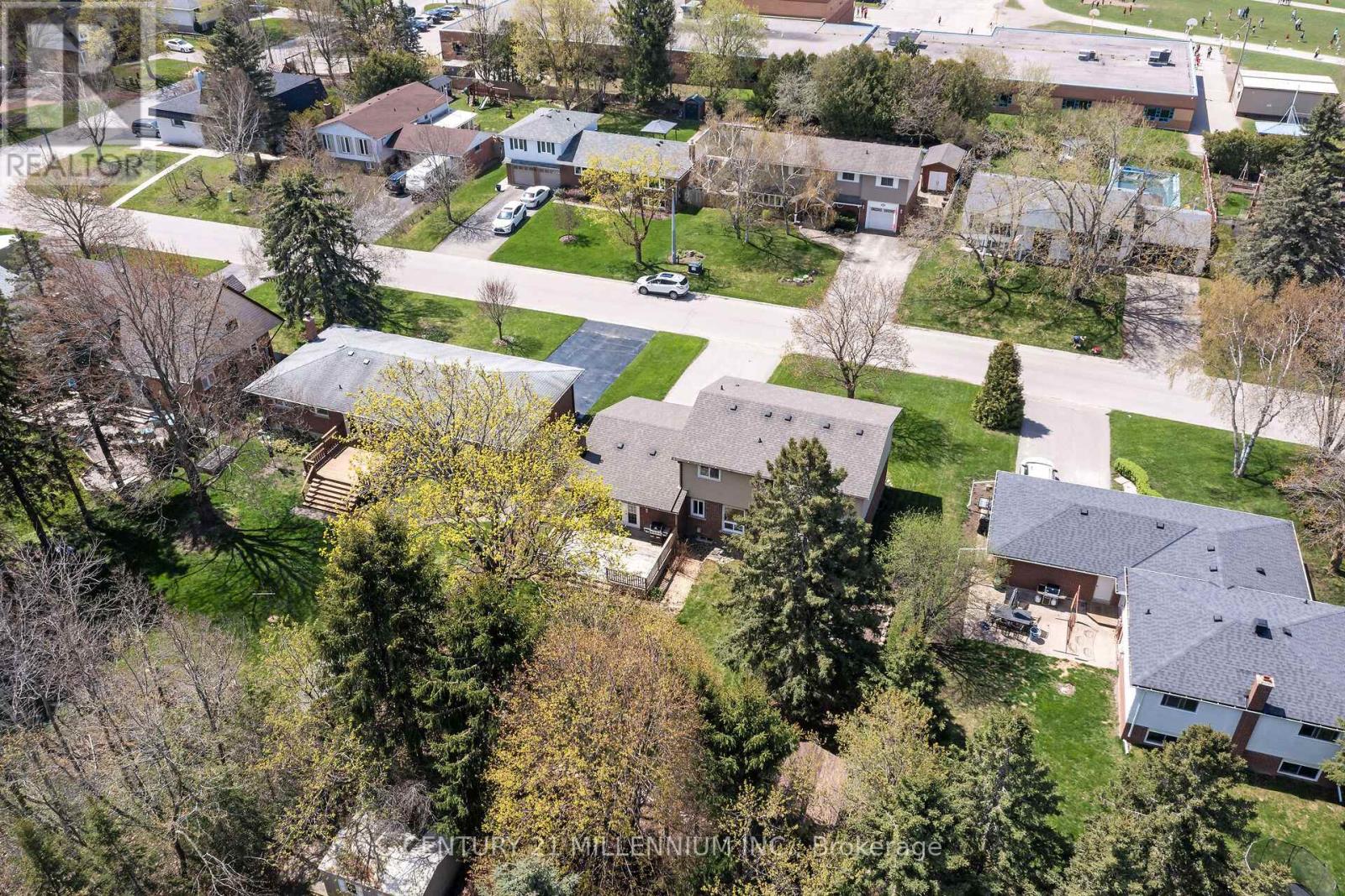 92 Waterford Drive, Erin, Ontario  N0B 1T0 - Photo 39 - X12133575