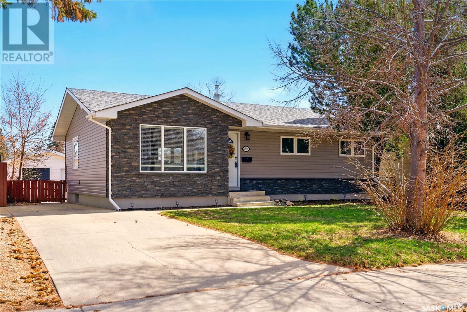 Property at 2811 Irvine AVENUE image 1