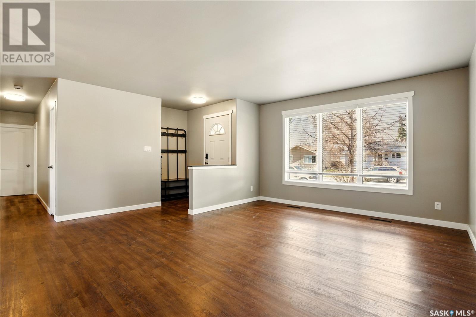 Property at 2811 Irvine AVENUE image 4