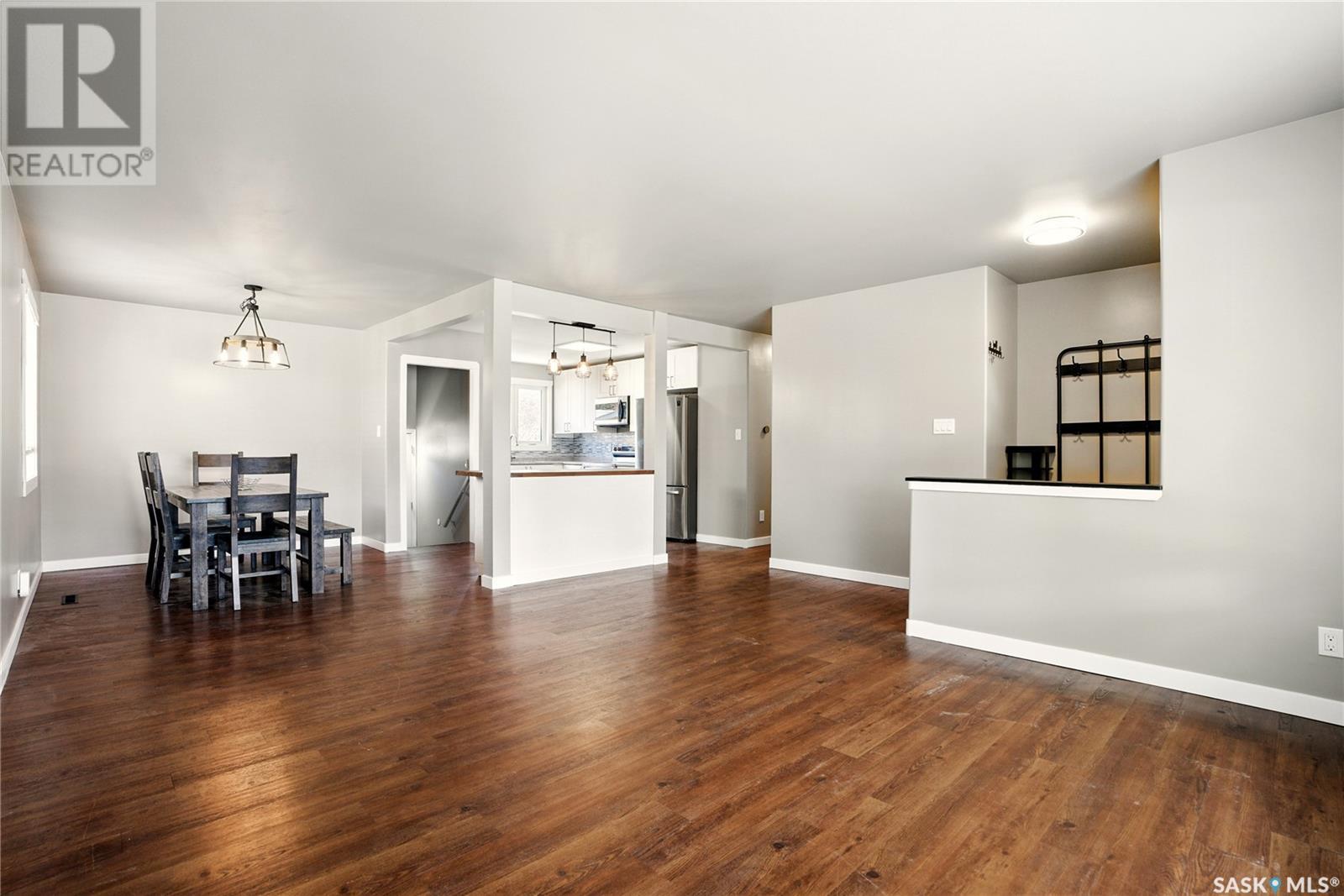 Property at 2811 Irvine AVENUE image 5
