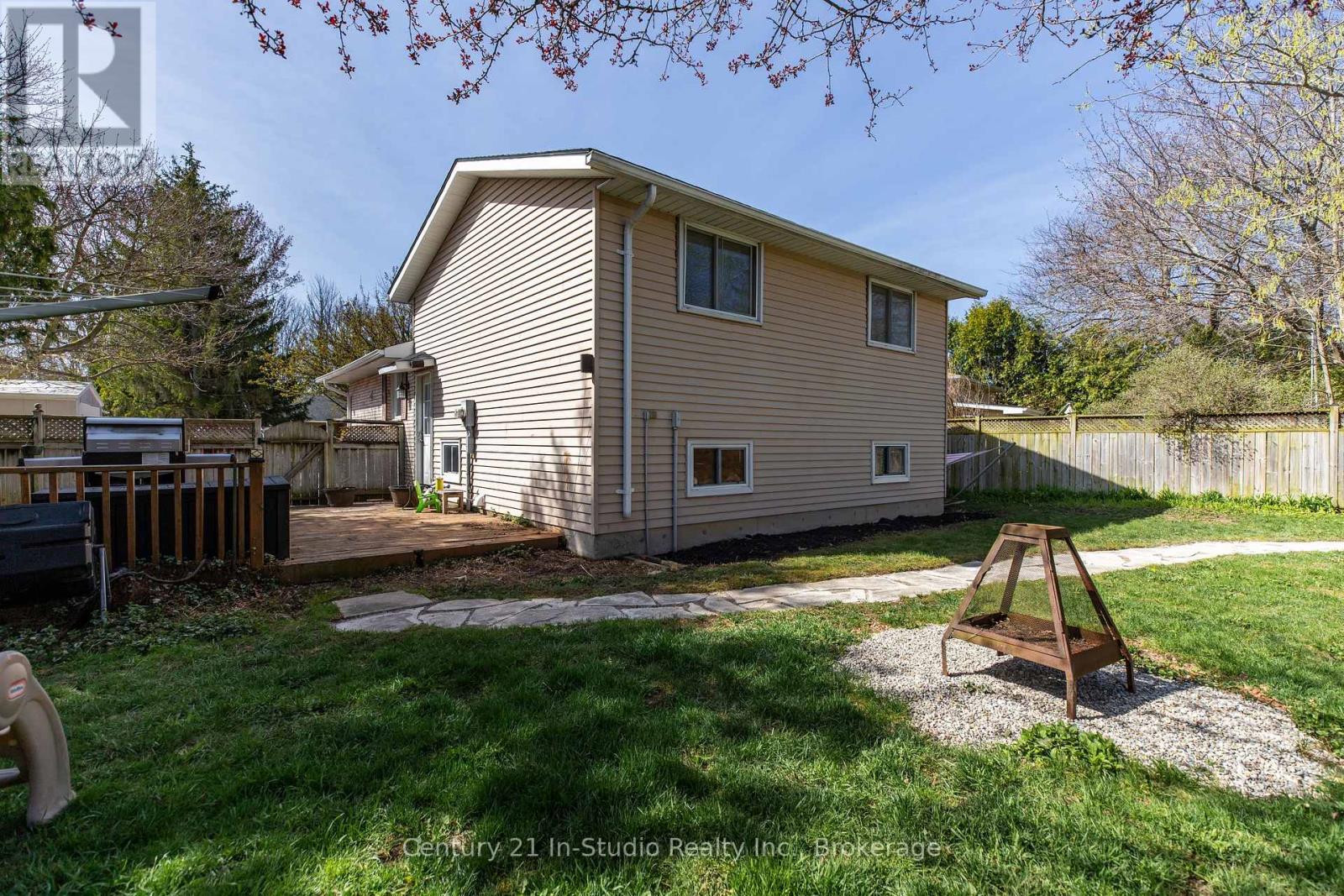 587 Scott Street, Kincardine, Ontario  N2Z 1V2 - Photo 19 - X12116488