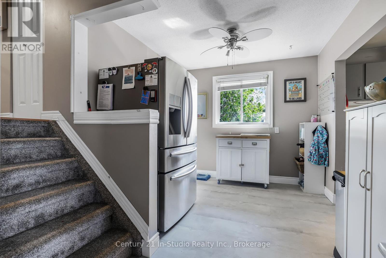 587 Scott Street, Kincardine, Ontario  N2Z 1V2 - Photo 6 - X12116488