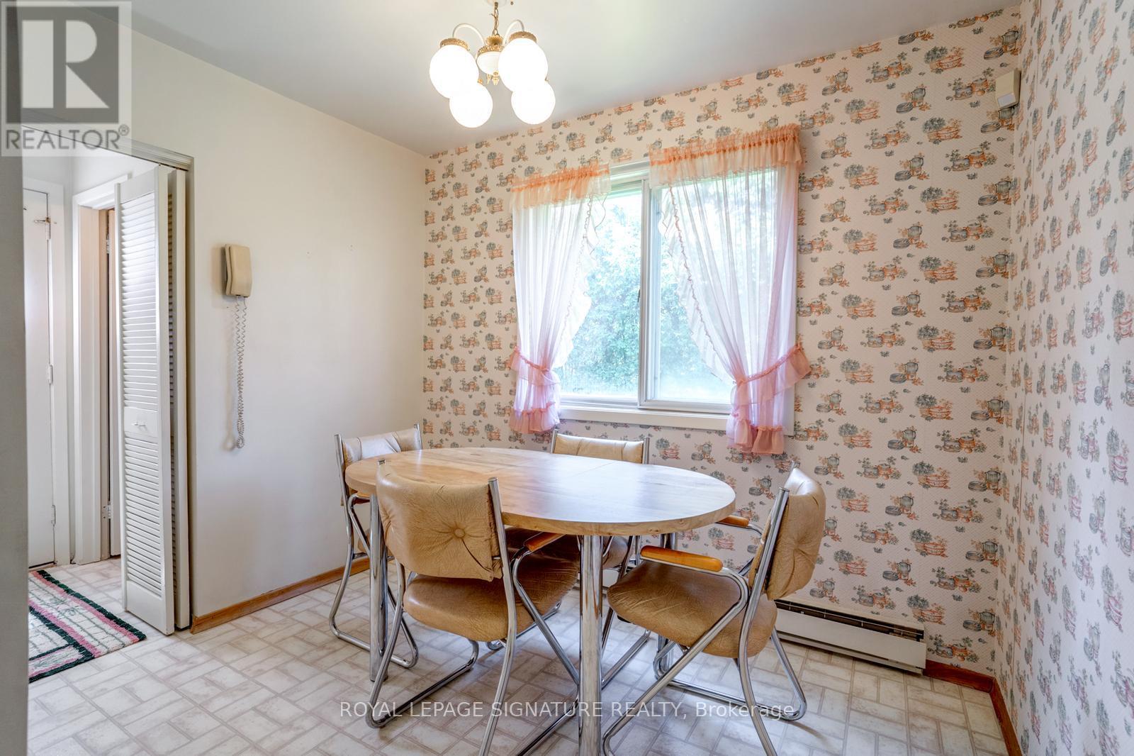 22 Dalbret Crescent, Toronto, Ontario  M1T 2X3 - Photo 11 - E12133304