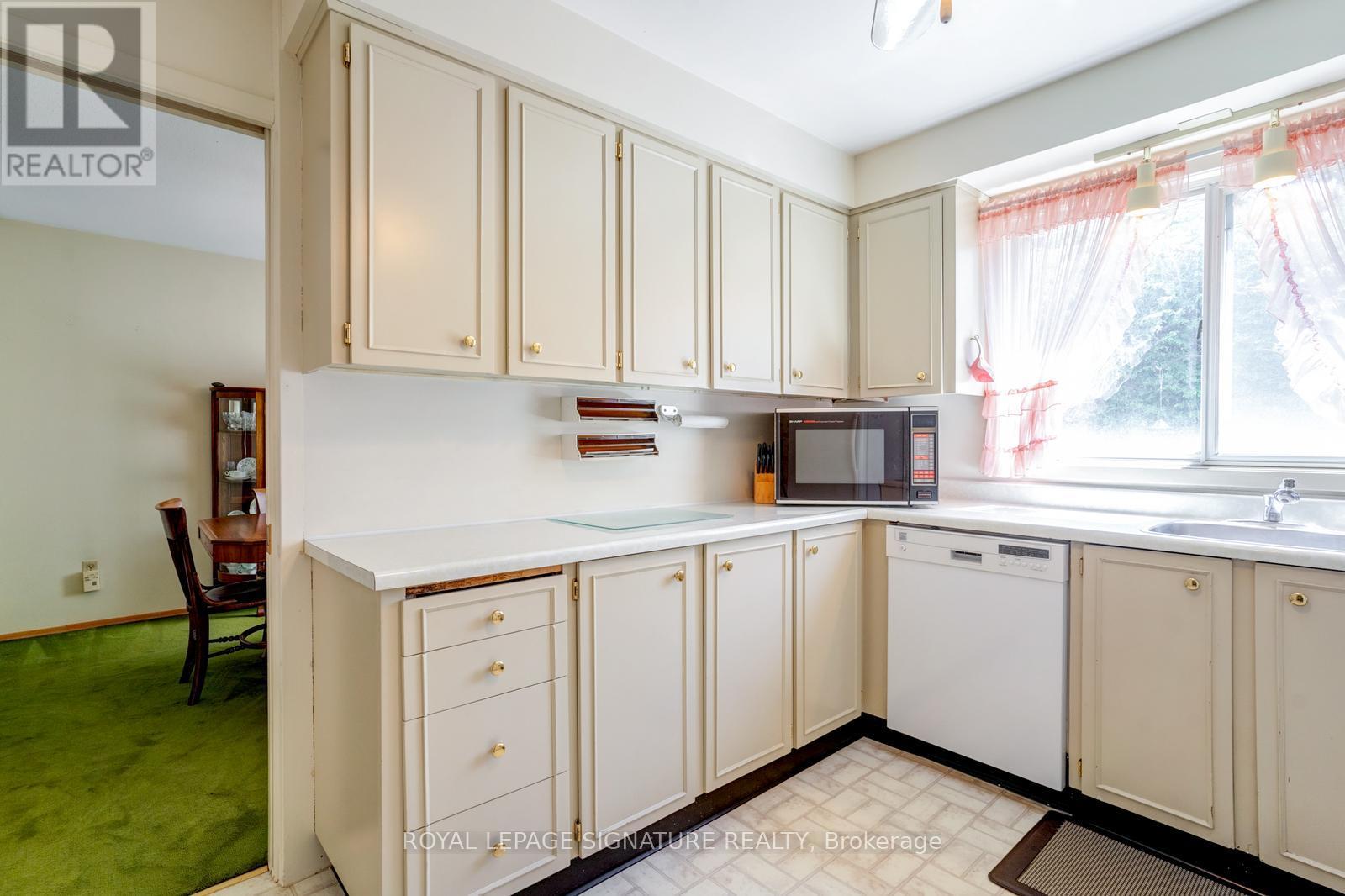 22 Dalbret Crescent, Toronto, Ontario  M1T 2X3 - Photo 10 - E12133304