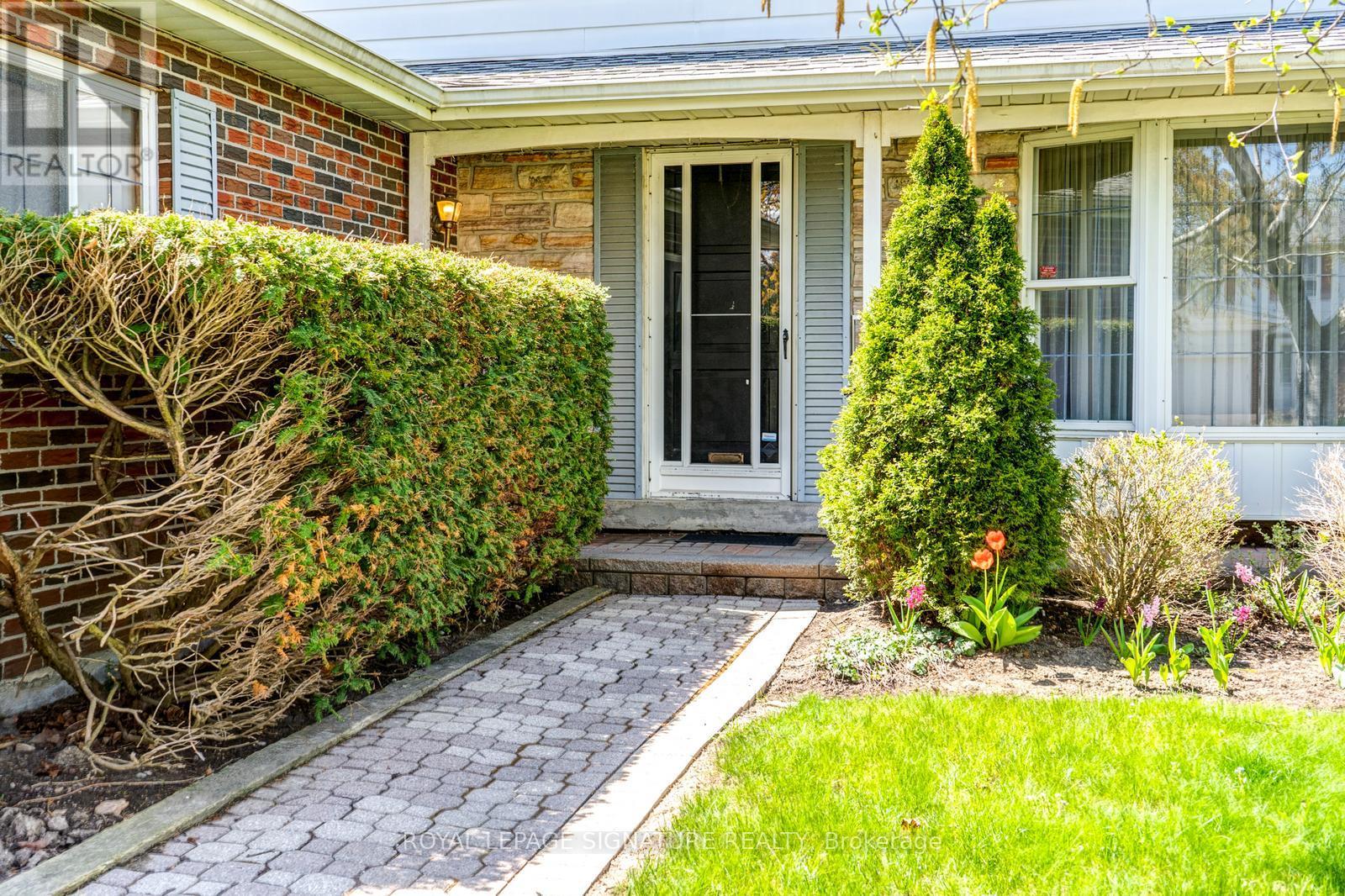 22 Dalbret Crescent, Toronto, Ontario  M1T 2X3 - Photo 3 - E12133304