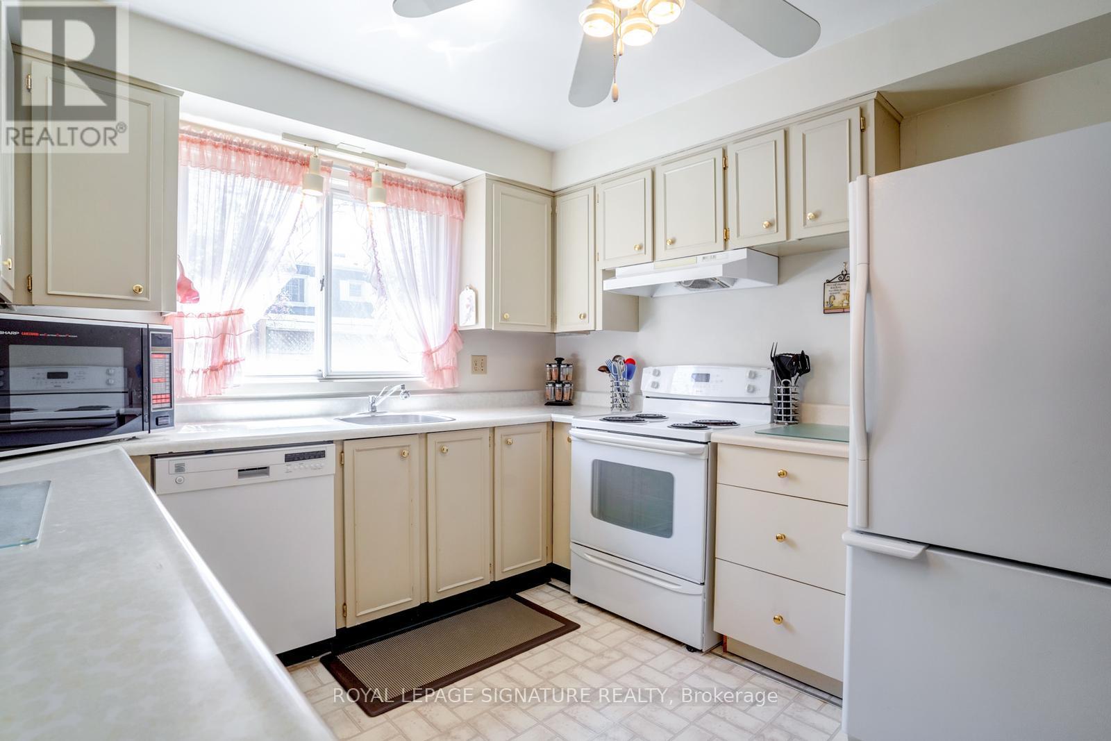 22 Dalbret Crescent, Toronto, Ontario  M1T 2X3 - Photo 9 - E12133304