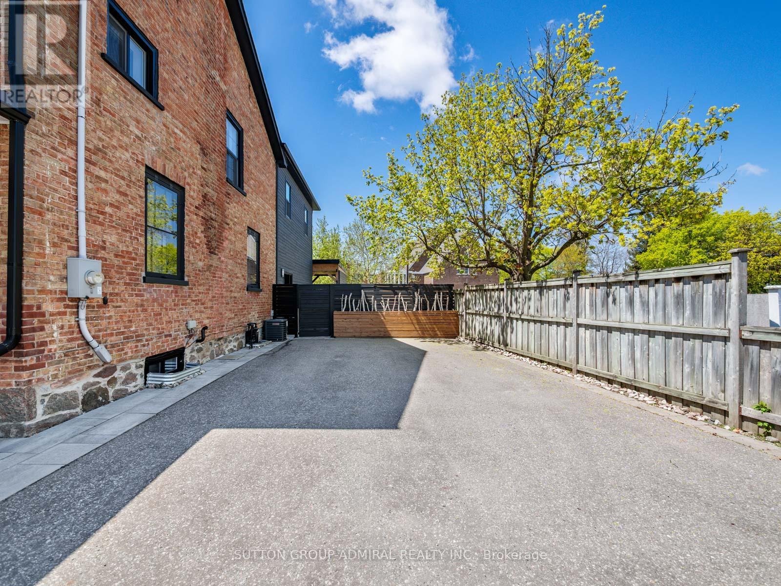 22 George Street, Markham, Ontario  L3P 2R7 - Photo 2 - N12123833