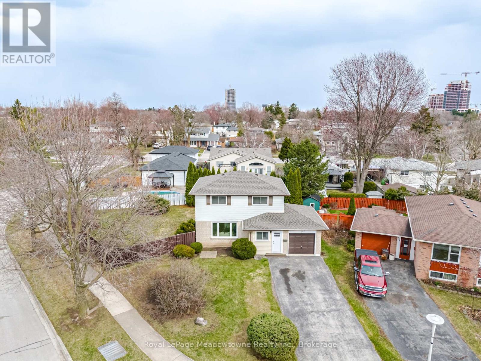 Property at 204 BOUSFIELD CRESCENT image 4