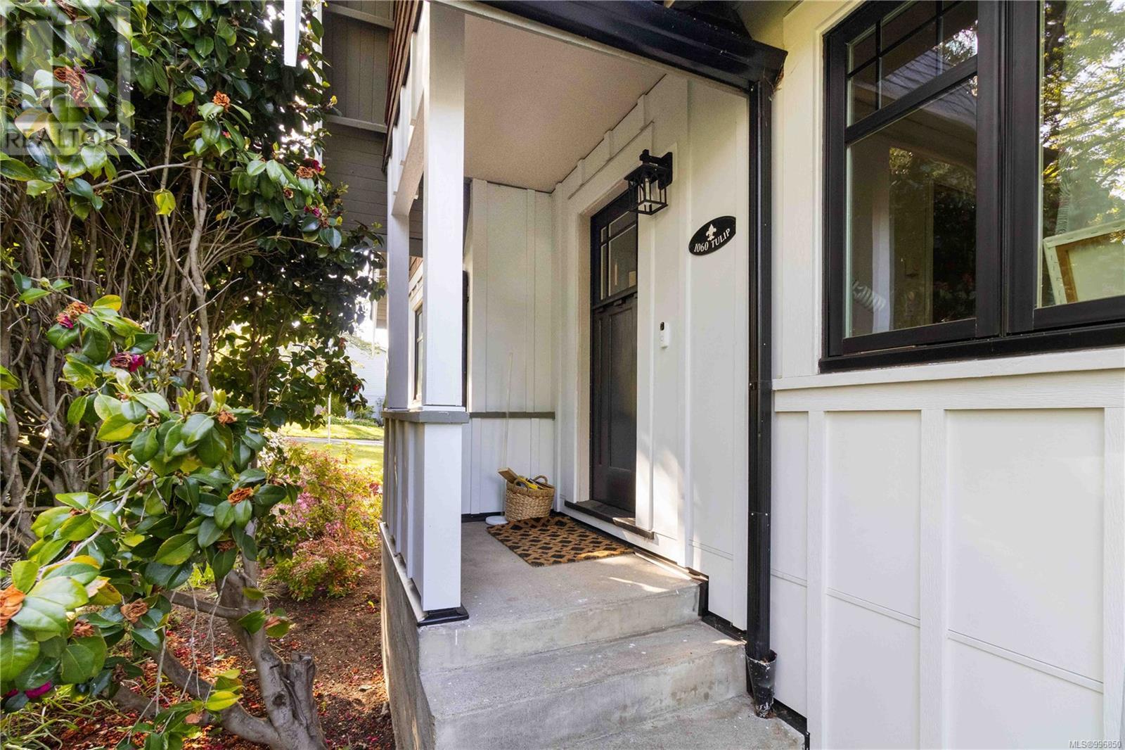 Property at 1060 Tulip Ave image 3