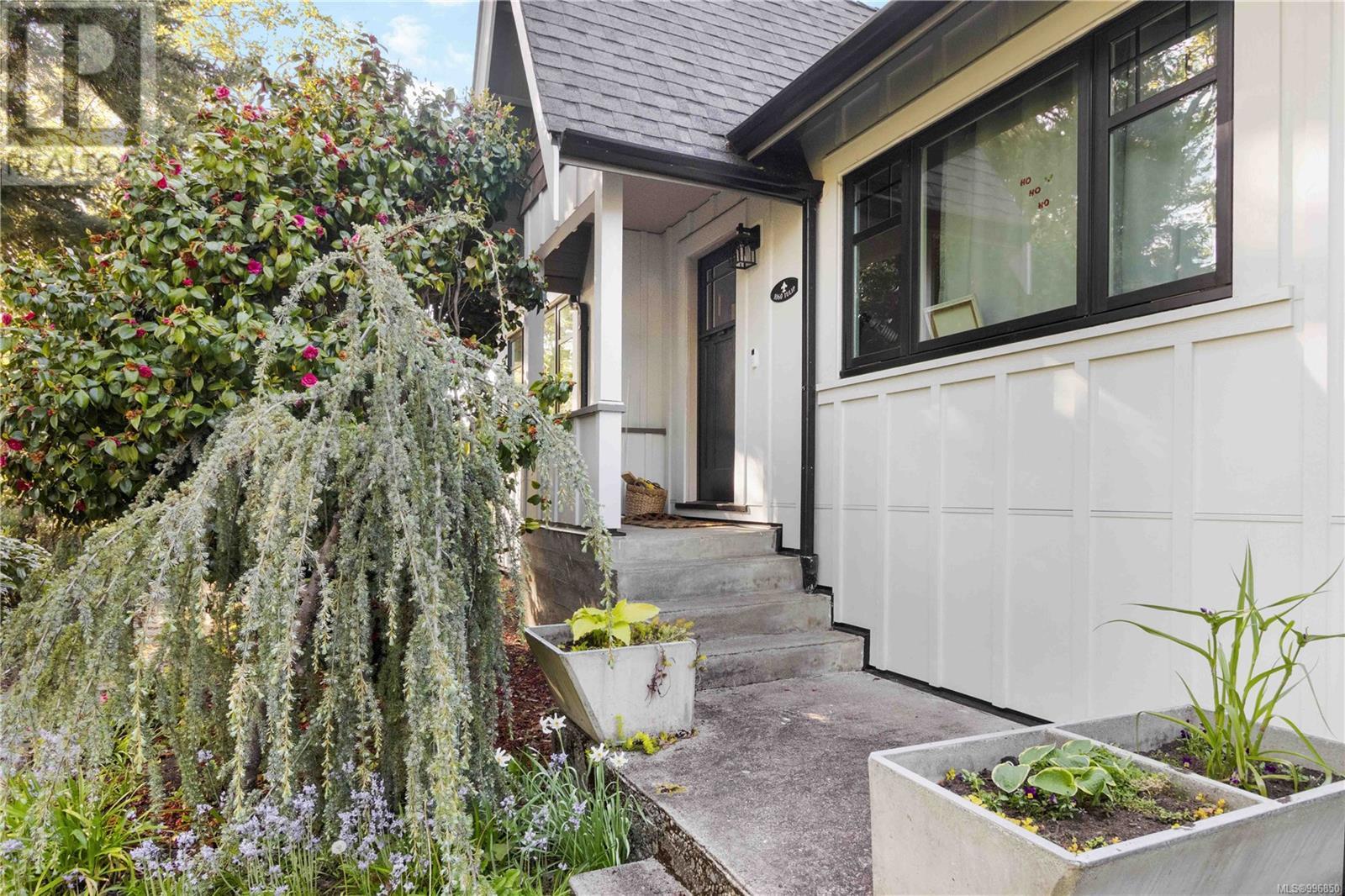 Property at 1060 Tulip Ave image 4