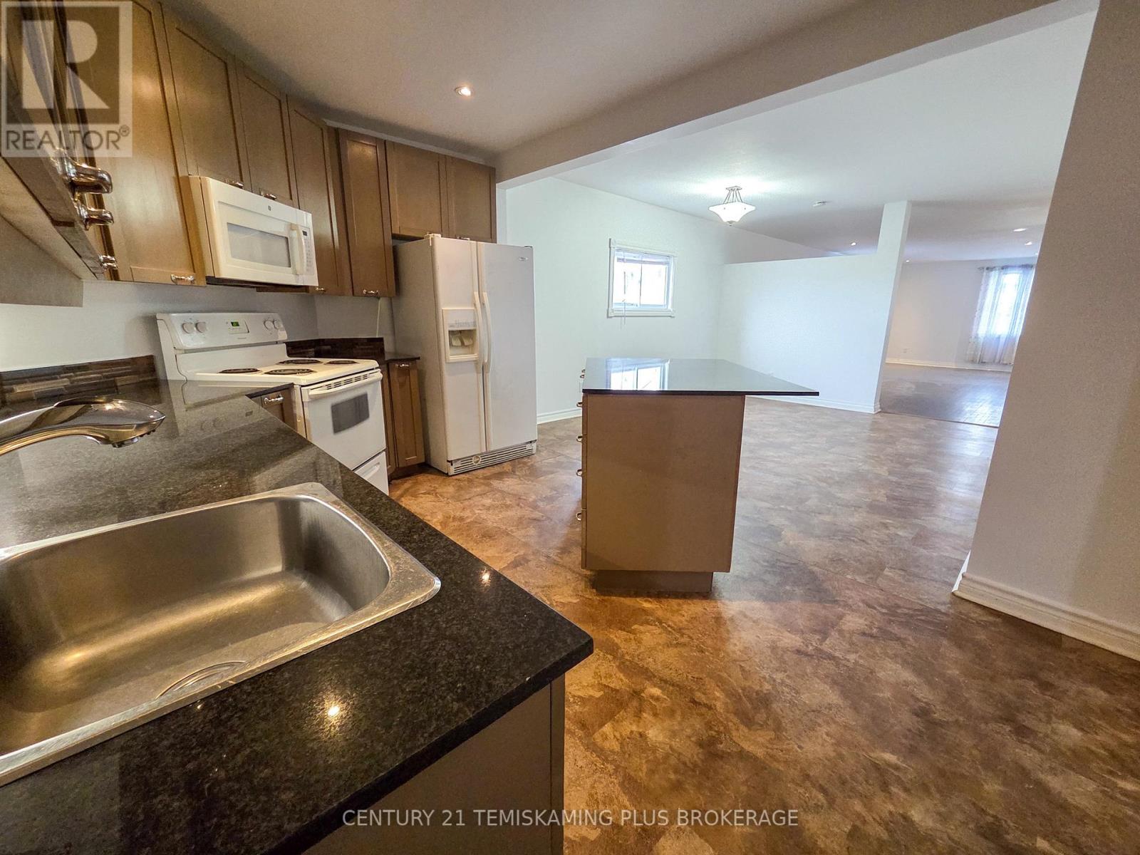 38 Mccamus Avenue, Kirkland Lake (Kl & Area), Ontario  P2N 2J5 - Photo 8 - T12133835